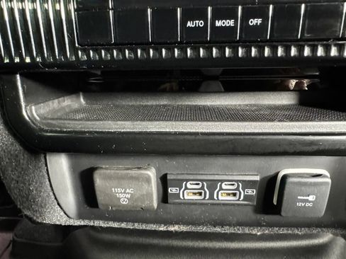 Used 2022 Jeep Wagoneer Series II AWD/4WD image 32