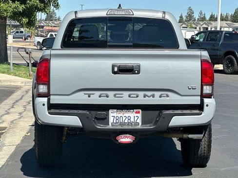 Used 2019 Toyota Tacoma TRD Off-Road w/ TRD Premium Off Road Package AWD/4WD image 5