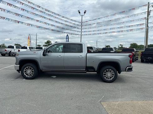 Used 2026 Chevrolet Silverado 2500 LTZ w/ LTZ Convenience Package AWD/4WD image 11