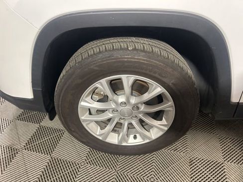 Used 2022 Jeep Cherokee Latitude Lux w/ Sun & Sound Group AWD/4WD image 16