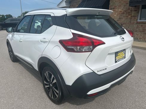 Used 2019 Nissan Kicks SR w/ SR Premium Package FWD image 9