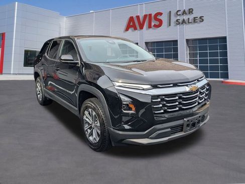 Used 2025 Chevrolet Equinox LT image 3