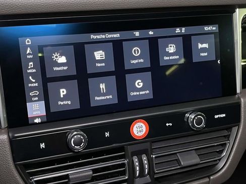 Certified 2025 Porsche Macan image 28