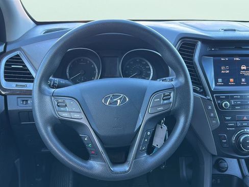 Used 2017 Hyundai Santa Fe SE image 19