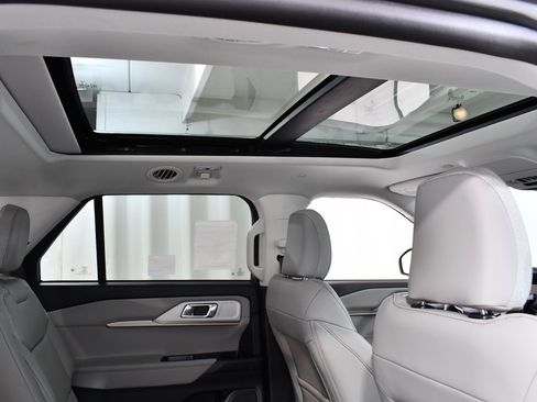 New 2025 Ford Explorer Active w/ Active Comfort Package image 18