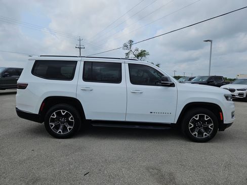 Used 2023 Jeep Wagoneer Series III w/ Preferred Equipment Group image 2