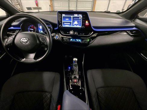 Used 2022 Toyota C-HR XLE image 14
