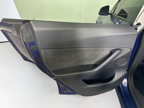 Used 2021 Tesla Model Y Long Range AWD/4WD image 26