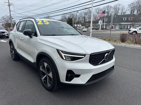 Certified 2025 Volvo XC40 B5 Plus AWD/4WD image 6