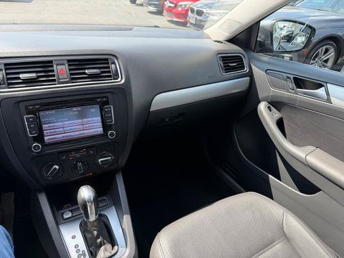 Used 2014 Volkswagen Jetta SE FWD image 16
