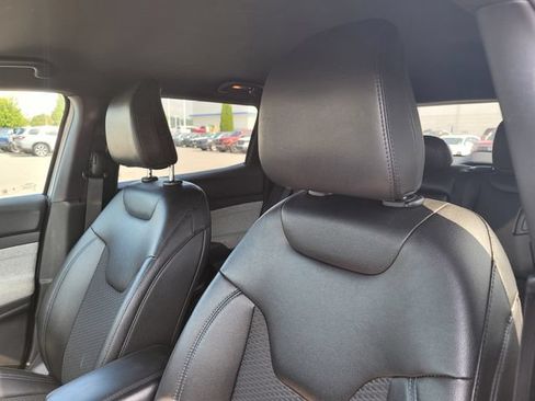 Used 2024 Jeep Compass Latitude AWD/4WD image 2