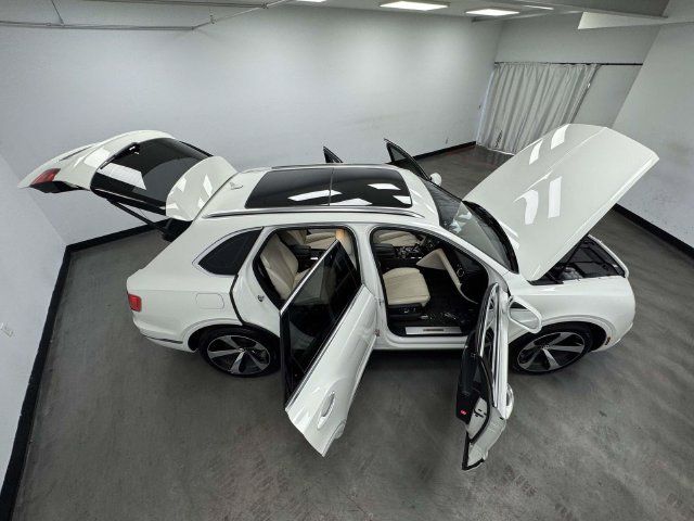 Used 2020 Bentley Bentayga AWD/4WD image 15