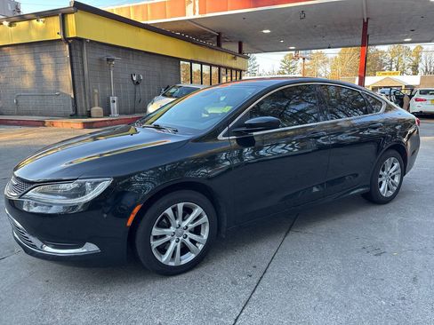 Used 2016 Chrysler 200 Limited FWD image 2
