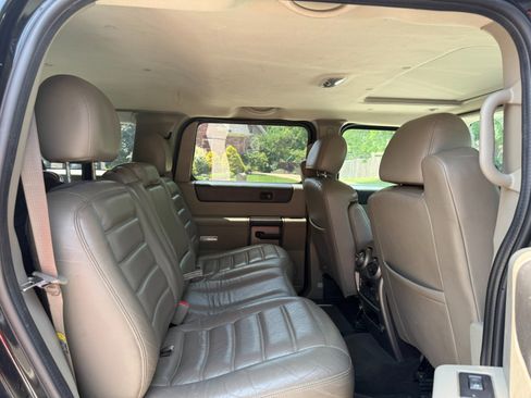 Used 2004 HUMMER H2 Luxury w/ Preferred Equipment Group image 23