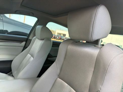 Used 2018 Honda Accord EX image 3
