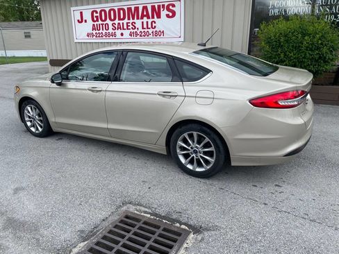 Used 2017 Ford Fusion SE w/ Fusion SE Technology Package image 1