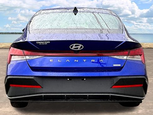 Used 2024 Hyundai Elantra Blue FWD image 7