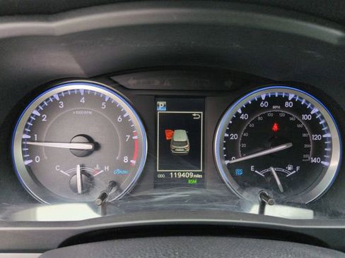 Used 2019 Toyota Highlander XLE image 12