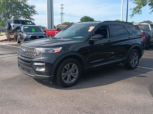 Used 2023 Ford Explorer XLT w/ Equipment Group 202A AWD/4WD image 11