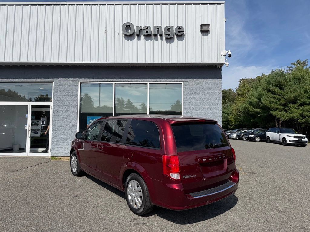 Used 2018 Dodge Grand Caravan SE FWD image 4