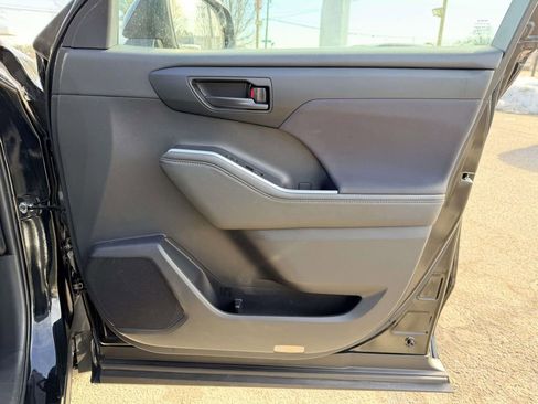 Certified 2024 Toyota Highlander LE image 11