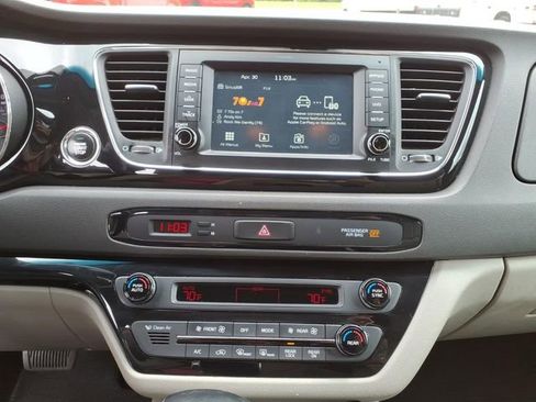 Used 2017 Kia Sedona EX FWD image 23
