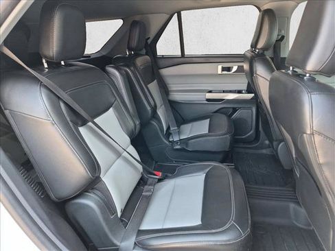 Used 2022 Ford Explorer XLT w/ Equipment Group 202A RWD image 21