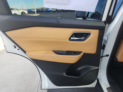 Used 2021 Nissan Rogue Platinum image 15