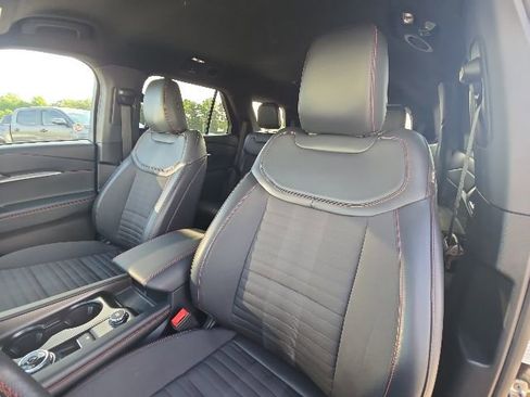 Used 2025 Ford Explorer ST-Line w/ ST-Line Street Pack AWD/4WD image 27