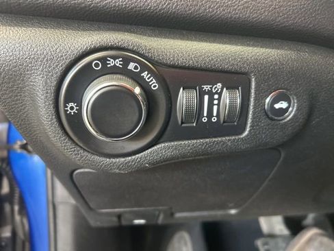 Used 2015 Chrysler 200 Limited FWD image 16