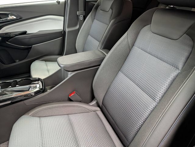 New 2026 Chevrolet Trax LT w/ Sunroof Package FWD image 10