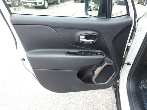 Used 2023 Jeep Renegade Latitude image 27