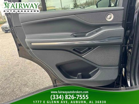 Used 2025 Lincoln Navigator Reserve AWD/4WD image 30
