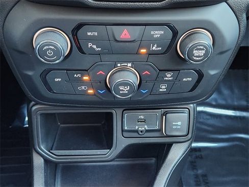 Used 2018 Jeep Renegade Limited w/ Advanced Technology Group image 15