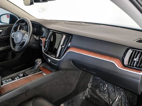 Used 2021 Volvo S60 T5 Momentum image 12