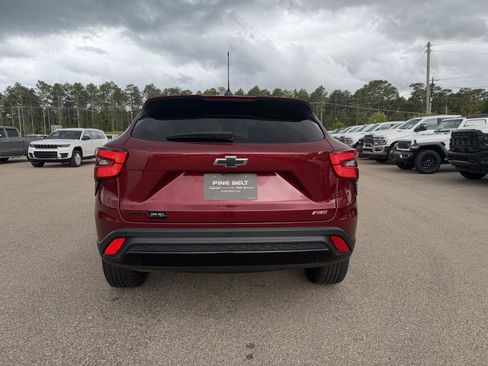 Used 2025 Chevrolet Trax RS w/ Sunroof Package FWD image 5