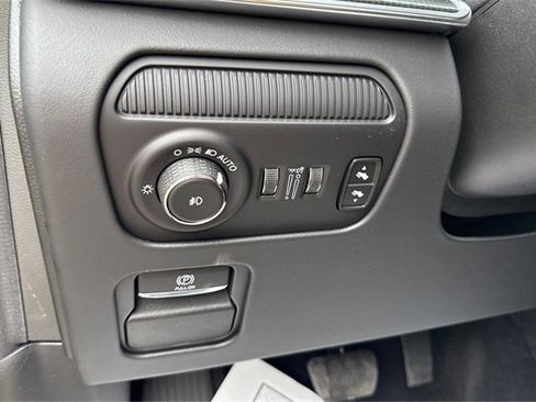 Used 2025 Jeep Grand Wagoneer L Series III w/ Rear Seat Video Group 1 image 18