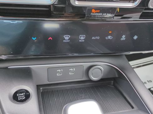 New 2026 Nissan Sentra SR w/ Floor Mat Package FWD image 18