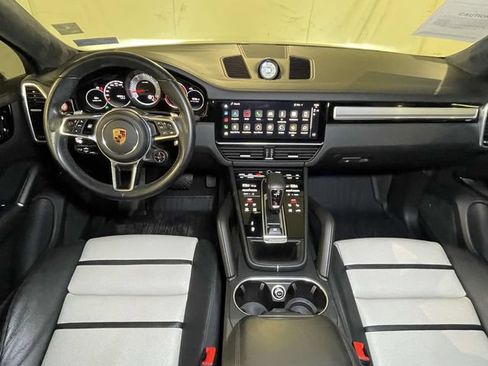 Used 2022 Porsche Cayenne Platinum Edition AWD/4WD image 25