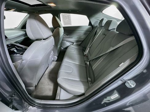 Used 2025 Hyundai Elantra SEL FWD image 27