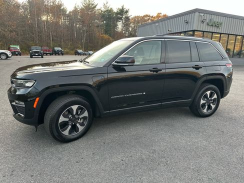 Used 2023 Jeep Grand Cherokee 4WD 4xe image 11