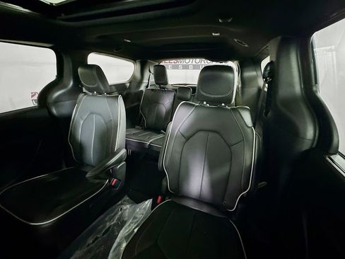 New 2026 Chrysler Pacifica Limited w/ S Appearance Package FWD image 24