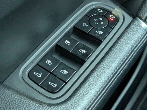 Used 2019 Porsche Cayenne image 27