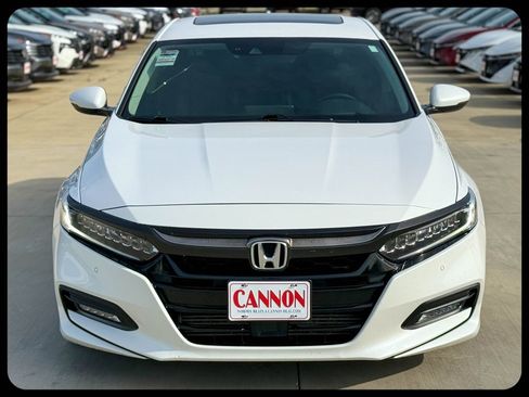 Used 2018 Honda Accord Touring image 4
