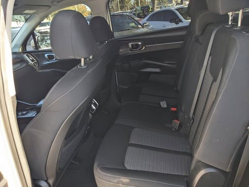 Used 2023 Kia Sorento LX image 11