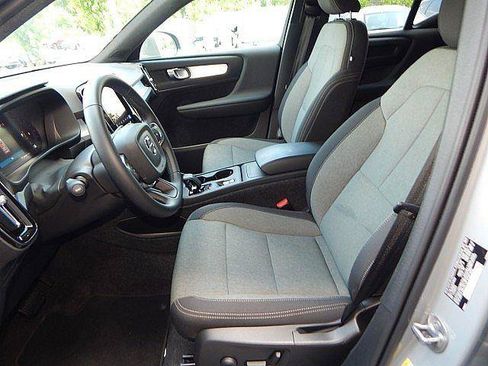 Used 2025 Volvo XC40 B5 Core AWD/4WD image 15