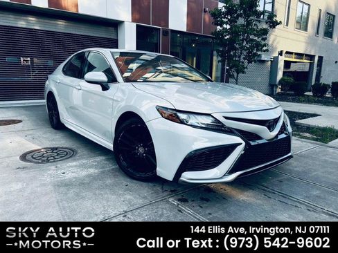 Used 2024 Toyota Camry XSE FWD image 2