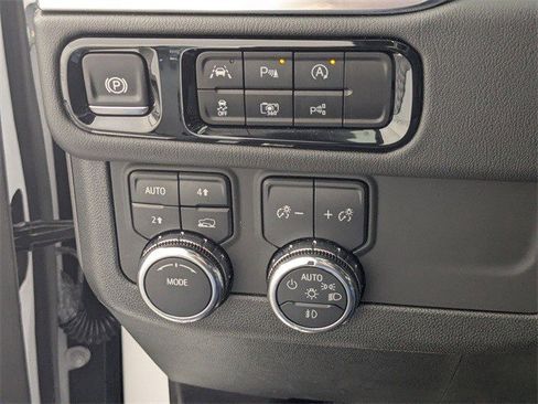 Certified 2025 GMC Yukon Denali image 15