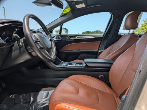 Used 2019 Ford Fusion Energi Titanium FWD image 26