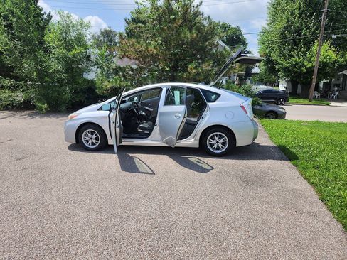 Used 2010 Toyota Prius One FWD image 12